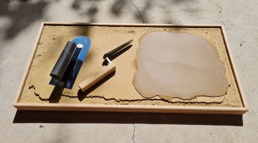 Différentes finitions possibles pour des enduits 100% naturels. En parements faciles à installer et rapides à poser cette solution d'enduit d'argile est très intéressante.